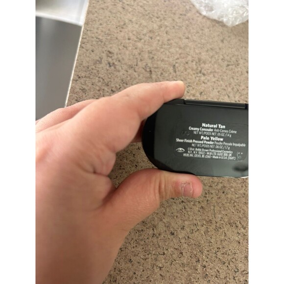 New Bobbi Brown Natural Tan Pale Yellow Creamy Concealer Kit - Picture 3 of 3
